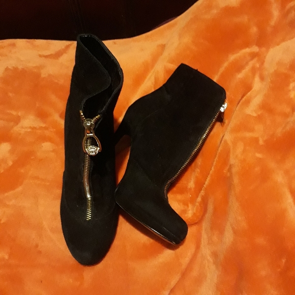 Shoes - Picture 1 of 2